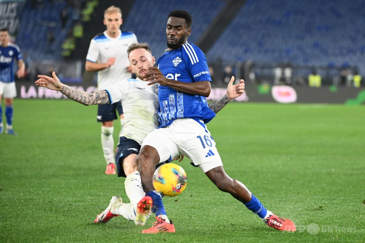 ラツィオ、125周年記念試合でコモと痛恨ドロー 写真6枚 国際ニュース