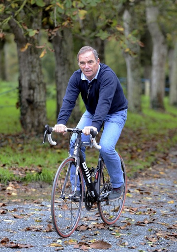ツール5度制覇の伝説イノー氏、還暦の節目に自転車界を斬る 写真5枚