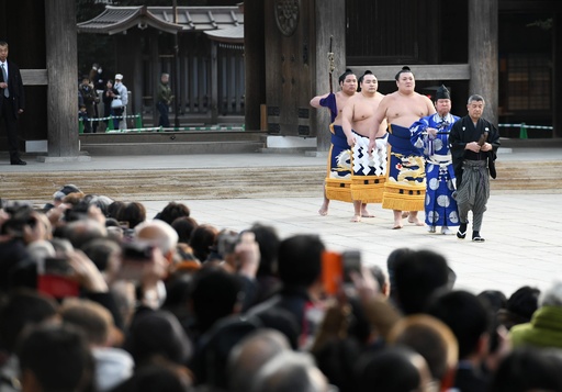 3横綱が明治神宮で新春恒例の奉納土俵入り 写真14枚 国際