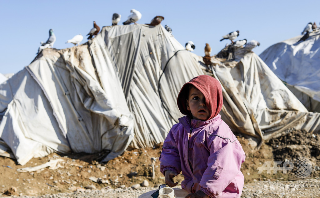 シリア避難民の子ら、厳しい寒さでここ数週間に15人死亡 シリア避難民の子ら、厳しい寒さでここ数週間に15人死亡