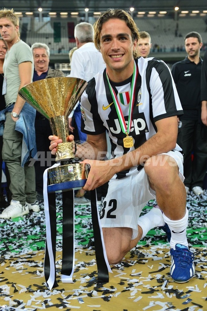 ミラバト　優勝トロフィー 20241218s10011061088000p_thum.webp