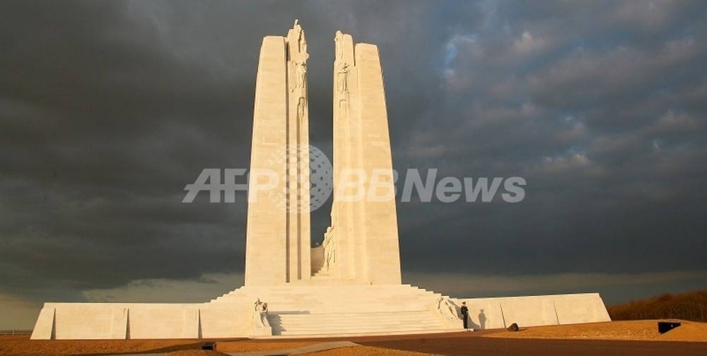 戦争記念碑でポルノビデオ撮影、仏人夫婦に有罪判決 写真1枚 国際ニュース:AFPBB News