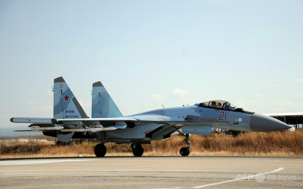 ロシア戦闘機2機、黒海上空で英偵察機に「異常接近」 英国防省