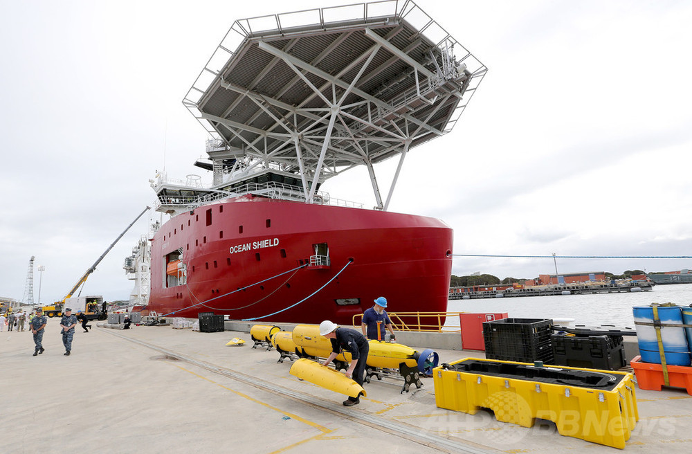 マレーシア不明機捜索、ブラックボックス探知機が海域に到着 写真1枚