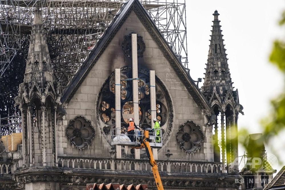 寄付と再建方法で論争 ノートルダム火災、仏社会結束ならず 写真5枚