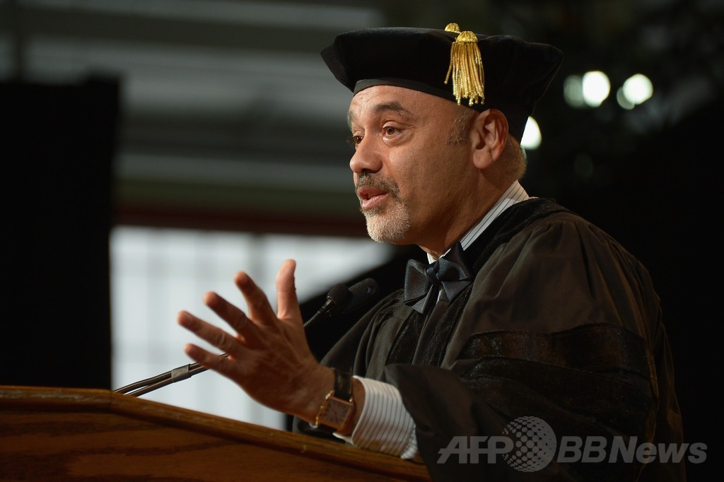 NYファッション工科大学卒業式にクリスチャン・ルブタン、ボビイ・ブラウンら出席