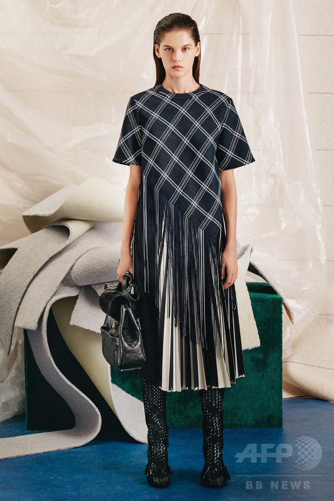 フリンジとプリーツを再解釈、「プロエンザ スクーラー」15年プレフォール