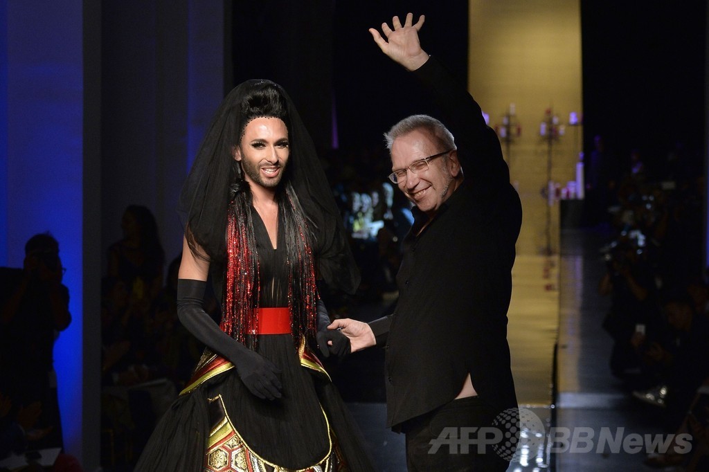 「ひげ面の女装歌手」も登場、J.P.ゴルチエ14/15年秋冬オートクチュール