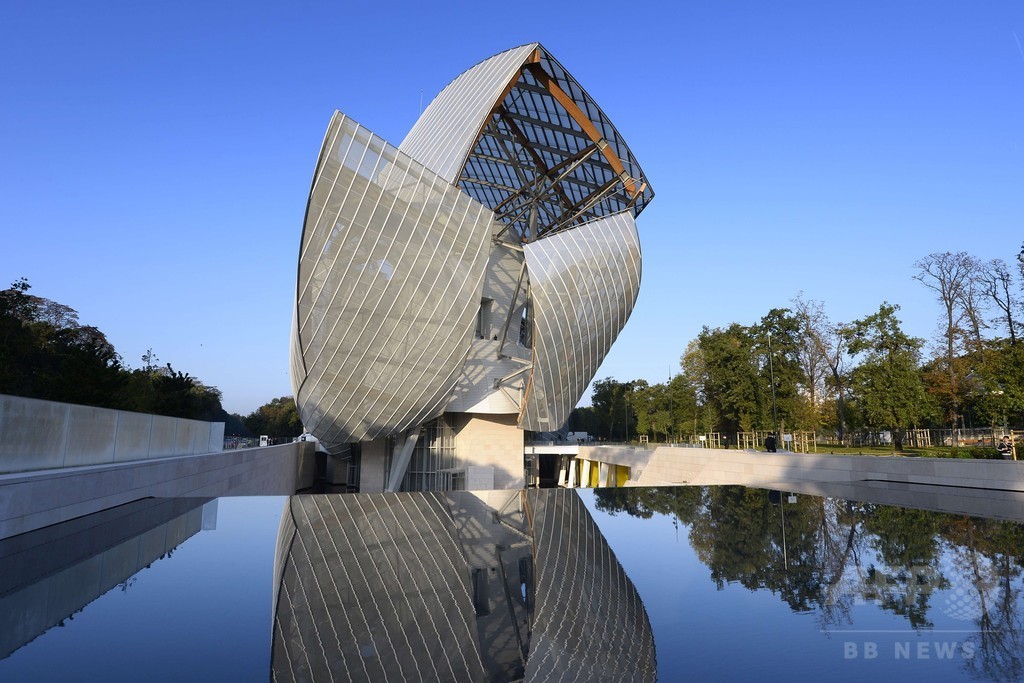 「ルイ・ヴィトン ファウンデーション」で初のショー、「ルイ・ヴィトン」15年春夏