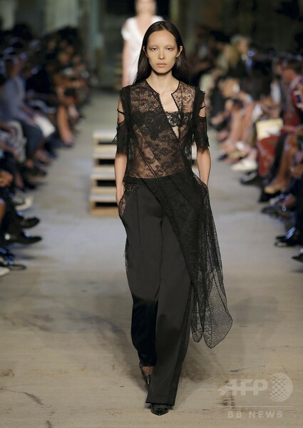 「ジバンシィ」16年春夏コレクション