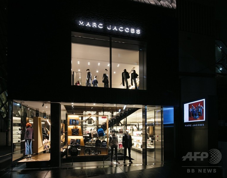 「マーク ジェイコブス」青山旗艦店、リニューアルオープン