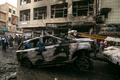 シリア北東部カミシリで起きた同時爆発の現場（2019年11月11日撮影）。(c)Delil souleiman / AFP