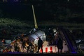 トルコ・イスタンブールのサビハ・ギョクチェン空港で、滑走路から外れたペガサス航空のボーイング737型旅客機（2020年2月5日撮影）。(c)STR / AFP