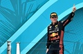 23F1第5戦マイアミGP決勝。表彰式で優勝を喜ぶレッドブルのマックス・フェルスタッペン（2023年5月7日撮影）。(c)CHANDAN KHANNA/ AFP