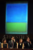 2007年11月13日、ニューヨーク（New York）で開かれたクリスティーズ（Christie&apos;s）のオークションで最高値をつけたマーク・ロスコ（Mark Rothko）の作品「無題（Red, Blue, Orange）」。(c)AFP/Emmanuel DUNAND