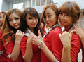 韓国・霊岩（Yeongam）で行われた、12F1第16戦韓国GP（Korean Grand Prix 2012）のレースクイーンたち（2012年10月14日撮影）。(c)AFP/ROSLAN RAHMAN