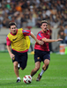 スペイン1部リーグFCバルセロナ（FC Barcelona）は4日、韓国・ソウル（Seoul）で韓国のKリーグ・オールスターと親善試合を行い、途中出場したリオネル・メッシ（Lionel Messi）の2得点などで、5-2で勝利した。 写真は前日練習するメッシ（左）とセルジ・ゴメス（Sergi Gomez）。（2010年8月3日撮影）(c)AFP/JUNG YEON-JE