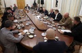 ロシアの首都モスクワで、軍事記者らと会合したウラジーミル・プーチン大統領（右列中央、2023年6月13日撮影）。(c)Gavriil GRIGOROV / SPUTNIK / AFP