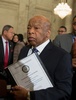 米首都ワシントンで、次期政権の司法長官に指名されたジェフ・セッションズ氏の承認公聴会が終わった後のジョン・ルイス下院議員（2017年1月11日撮影）。(c)AFP/Tasos Katopodis