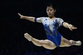 第51回世界体操競技選手権、女子種目別平均台決勝。演技に臨む渡部葉月（2022年11月6日撮影）。(c)Paul ELLIS / AFP