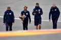 20F1第7戦ベルギーGPを前に、F2ドライバーのアントワーヌ・ユベール選手が亡くなった事故現場に花を手向けに行くアルファタウリのピエール・ガスリー（左から2人目、2020年8月27日撮影）。(c)JOHN THYS / AFP