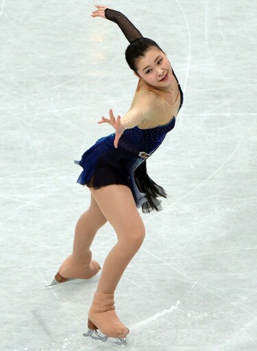 女子シングル総合10位の村上佳菜子、世界フィギュア 写真2枚 国際