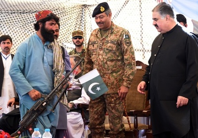 反政府武装勢力の戦闘員約500人が投降 パキスタン