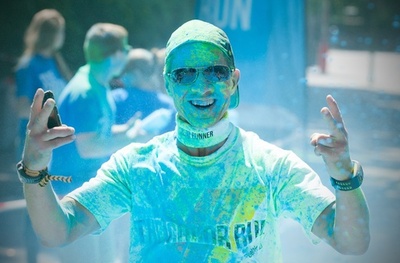 粉まみれで走る｢カラー・ラン｣、欧州の複数都市で開催