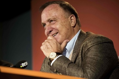 オランダ代表アドフォカート監督が退任を表明