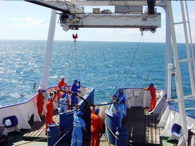 台湾地震で損傷した海底ケーブル、「19世紀的な」方法で修復作業進む - 台湾