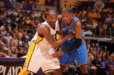 王者レイカーズ 初戦を勝利、NBAプレーオフ