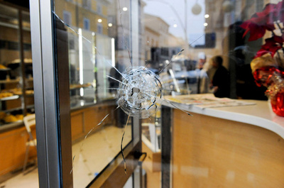 イタリア中部で発砲、アフリカ出身者ばかり6人重軽傷 極右の男を逮捕