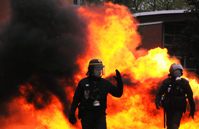 パリ郊外の刑務所、待遇改善訴える看守と警官隊が衝突