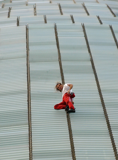 フランスの「スパイダーマン」、バルセロナでも登頂