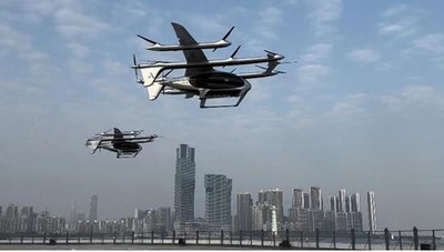 世界初のeVTOL、都市と海をまたぐ初デモ飛行に成功 中国