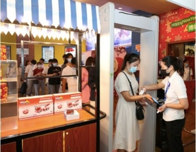 中国で映画館一部再開 映画産業「復活」への第一歩