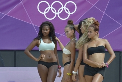 ロンドン五輪開幕目前、チアリーダーも準備万端