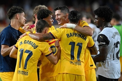 フリック新体制のバルサが白星発進 レワンドフスキ2発