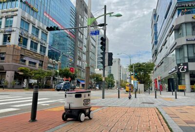 韓国・配達ロボット「信号無視で車と衝突」という初の接触事故…責任の所在は？