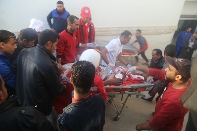 エジプトのモスク襲撃、死者235人に 近年最悪の惨事