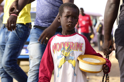 「物乞いを強制される子供たち」