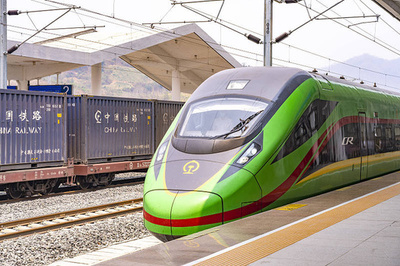 今年初の北京・ラオス越境観光列車、18日出発へ