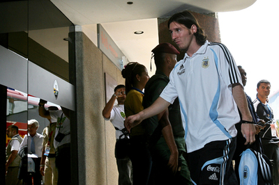 アルゼンチン代表 準決勝を控え試合開催地に到着