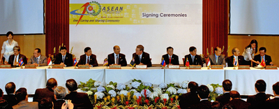 ASEAN地域フォーラムに合わせ、各国代表が会談