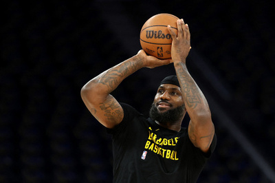 レブロン、代理人がレイカーズからのトレード否定