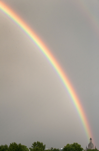 聖母教会にかかる虹、ドレスデン