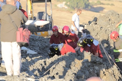 間欠泉から泥が突然噴出、女児死亡 男児不明 伊シチリア島