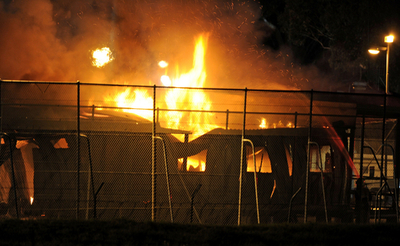 入国者収容所で亡命希望者100人が暴動、オーストラリア