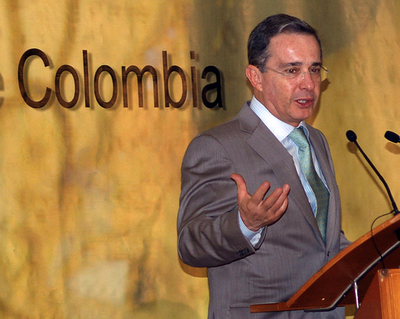 フランス、チャベス氏に代わりコロンビア左翼ゲリラと交渉か