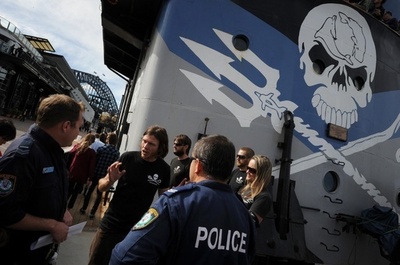 シー・シェパード、日本捕鯨船への接近禁止命令の解除求める